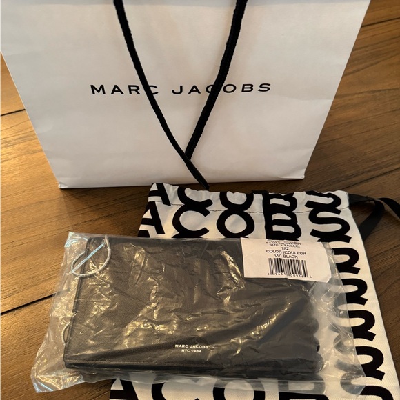 Marc Jacobs Black Wallet Clutch with chain - Picture 2 of 6
